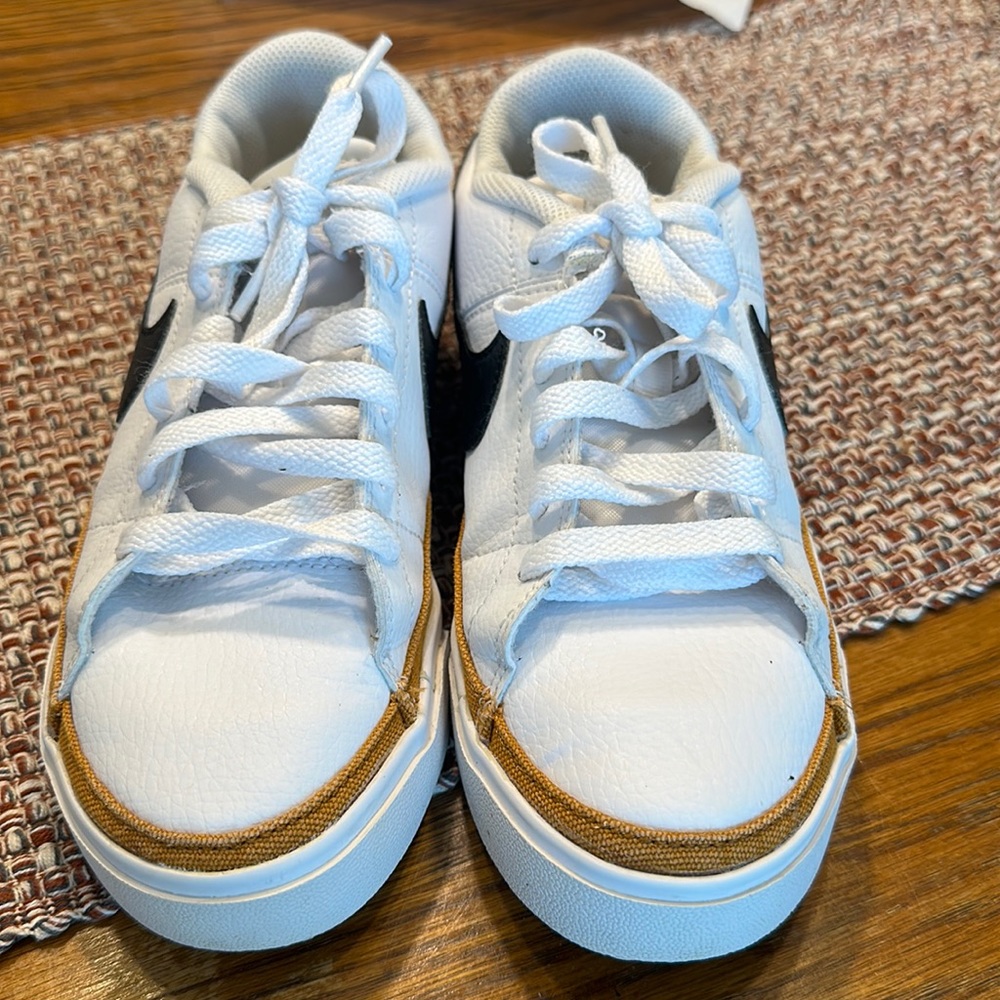Women’s Nike 7.5 shoes